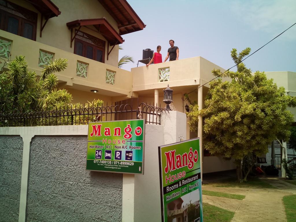 Hotel Yoho Mango House Negombo Esterno foto